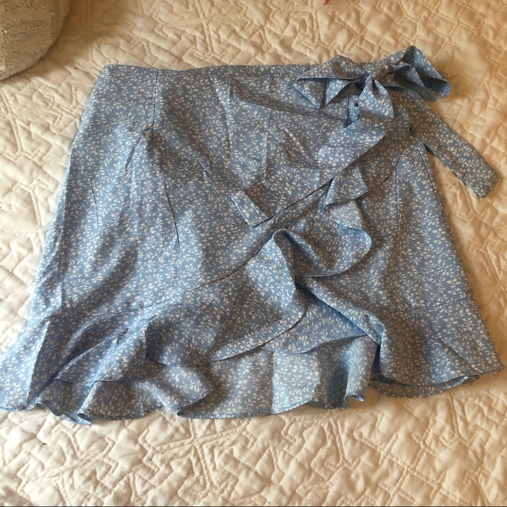 NWOT shein blue white floral ruffle wrap skirt